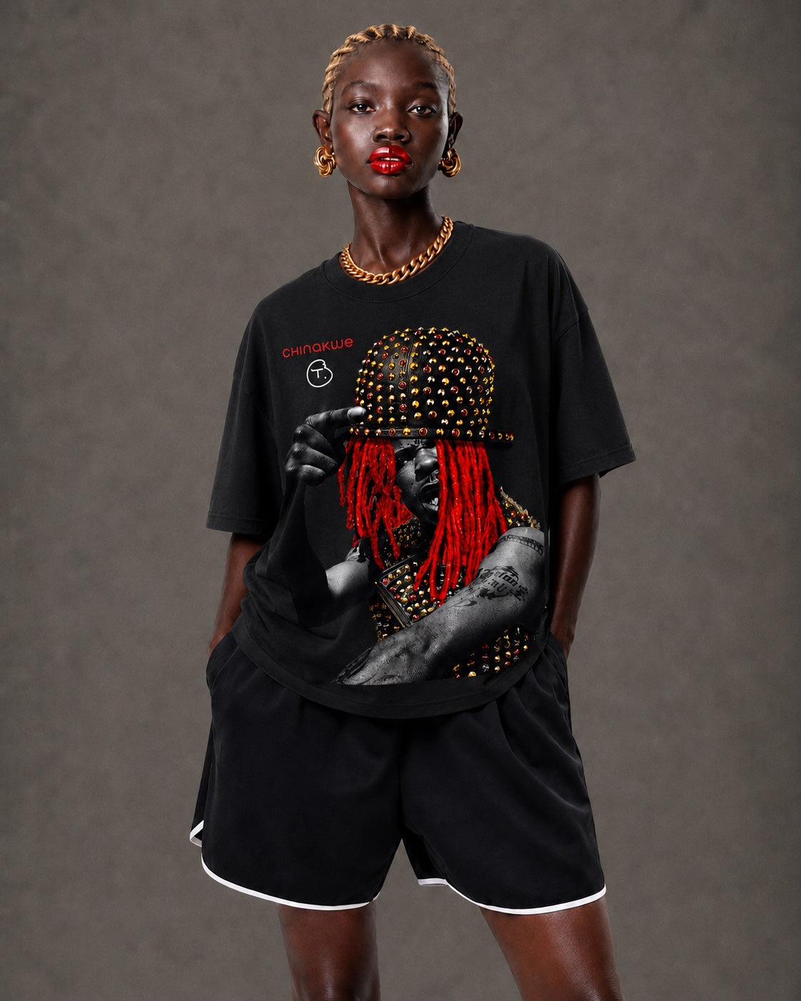 Female model wearing CHINAKWE BUSTA black T-shirt